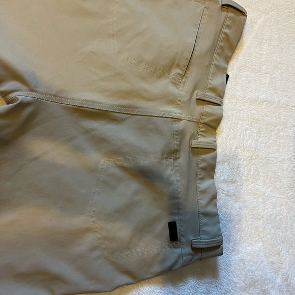 Mens Greg Norman Relaxed Fit khaki Golf Pants size W36x32L - Picture 7 of 9